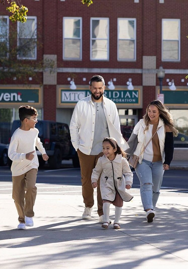 Live-Family-Walking-in-Downtown