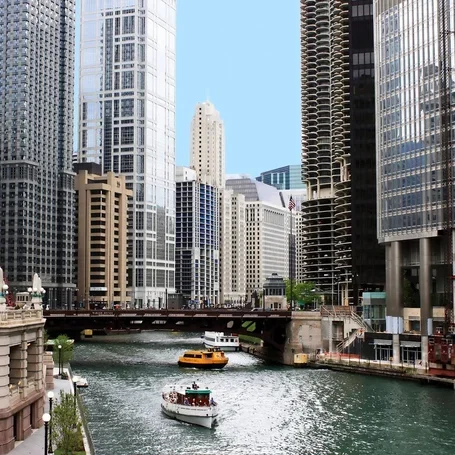 depositphotos_5110336-stock-photo-chicago-river-and-cityscape